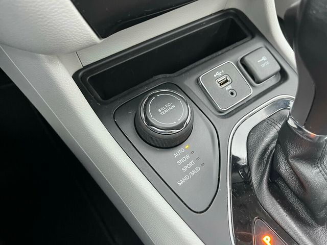 2021 Jeep Cherokee LIMITED 4X4 with CLEAN CARFAX - 22998947 - 32