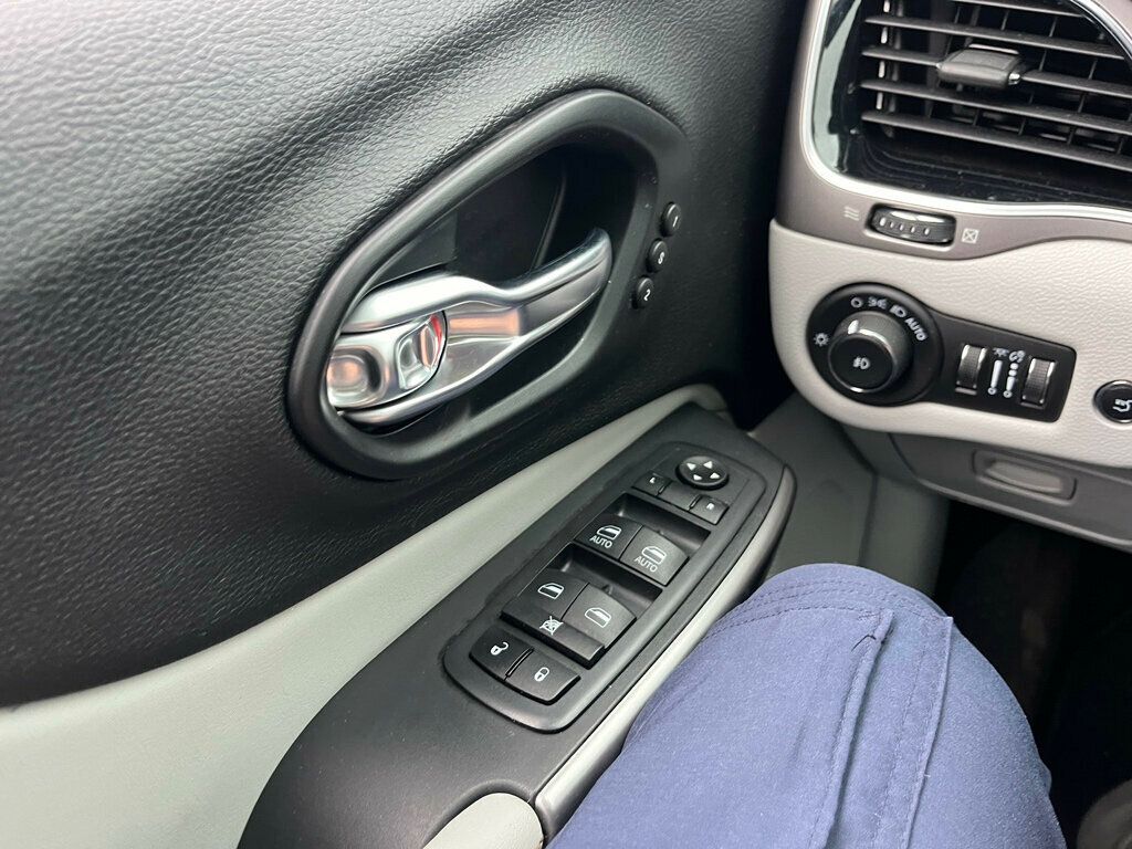 2021 Jeep Cherokee LIMITED 4X4 with CLEAN CARFAX - 22998947 - 34