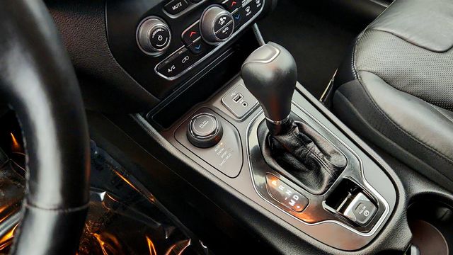 2021 Jeep Cherokee Limited 4x4 with Elite Package - 22994655 - 16