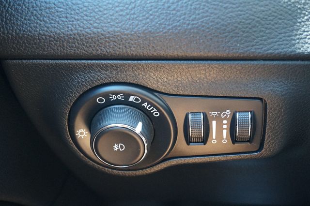 2021 Jeep Compass TRAILHAWK, 4X4, PREMIUM WHEELS, LEATHER SEATS, PUSH BUTTON START - 23061156 - 25
