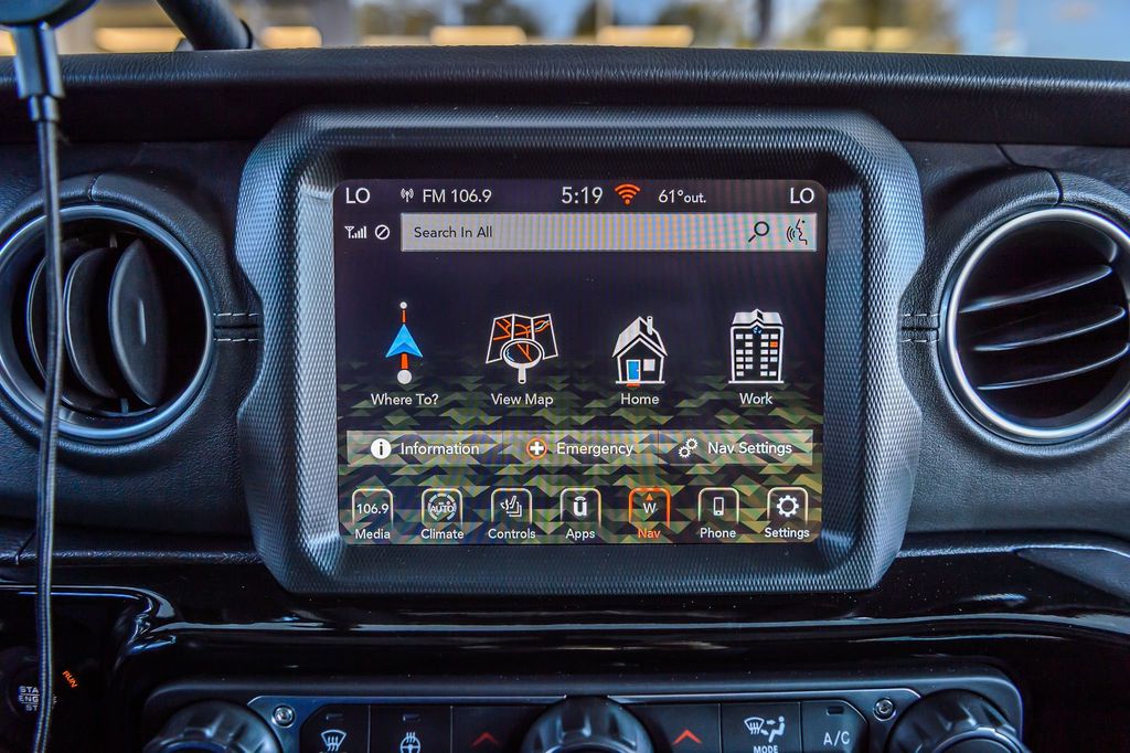 2021 Jeep Gladiator GLADIATOR OVERLAND 4X4 LOW MILES WHEELS BUMPER WITH WINCH BUMPER - 22936776 - 21