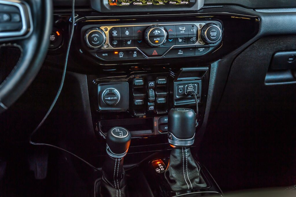 2021 Jeep Gladiator GLADIATOR OVERLAND 4X4 LOW MILES WHEELS BUMPER WITH WINCH BUMPER - 22936776 - 28