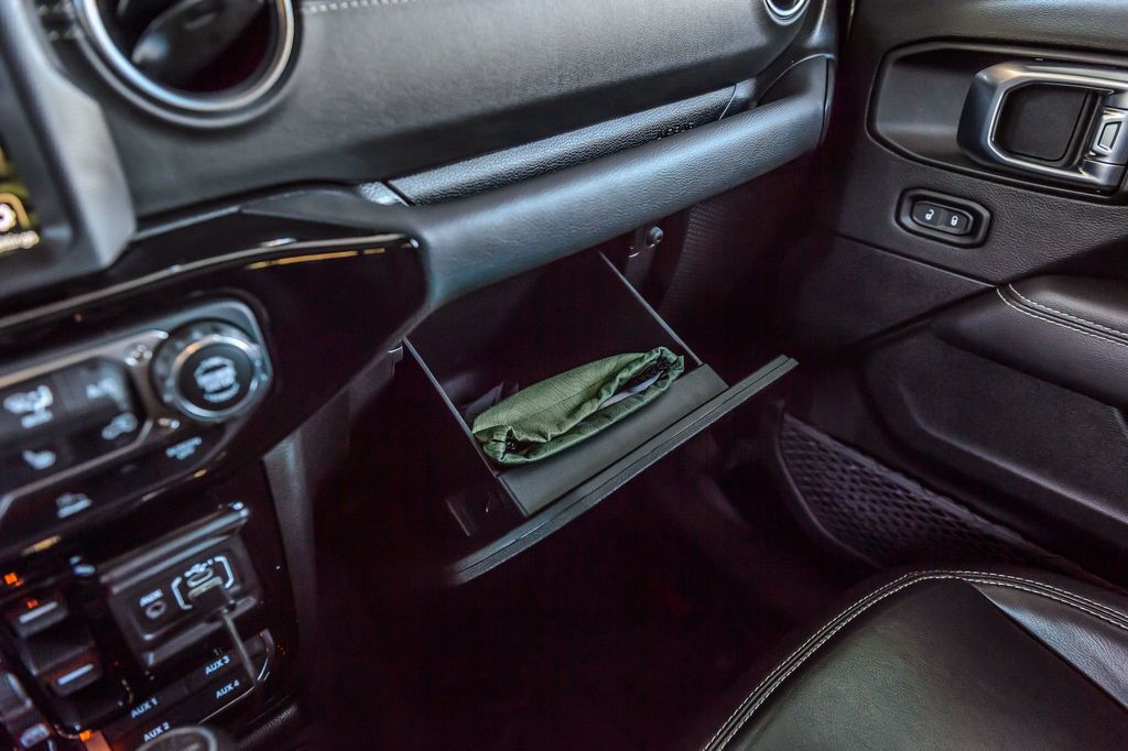 2021 Jeep Gladiator GLADIATOR OVERLAND 4X4 LOW MILES WHEELS BUMPER WITH WINCH BUMPER - 22936776 - 33