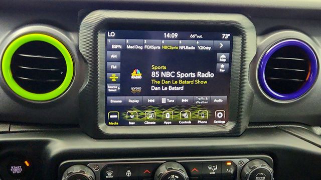 2021 Jeep Gladiator Mojave 4x4 w/ Premium Audio, 4C Nav, Leather & LED Lighting - 23006254 - 17