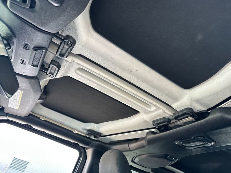 2021 Jeep Gladiator Overland 4x4 - 22950268 - 19