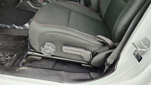 2021 Jeep Gladiator Rubicon 4x4 with 3-Piece Hard Top, 8.4'' Radio & Premium Audio - 22946752 - 10