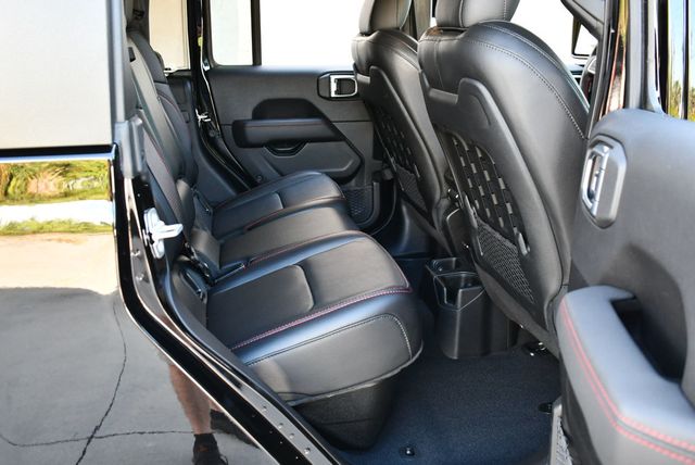 2021 Jeep Gladiator Rubicon 4x4 W/Preferred Package 24R and Fuel Wheels - 22861379 - 17