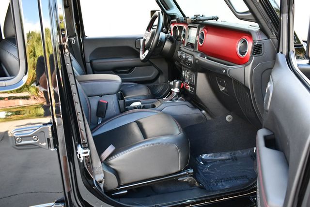 2021 Jeep Gladiator Rubicon 4x4 W/Preferred Package 24R and Fuel Wheels - 22861379 - 18