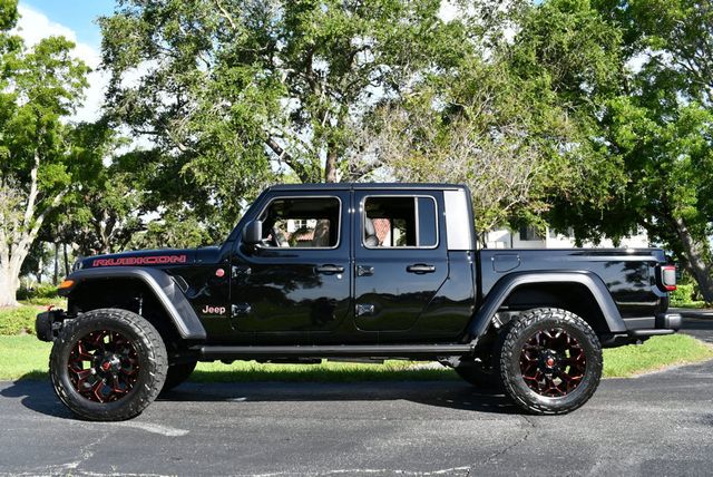 2021 Jeep Gladiator Rubicon 4x4 W/Preferred Package 24R and Fuel Wheels - 22861379 - 24