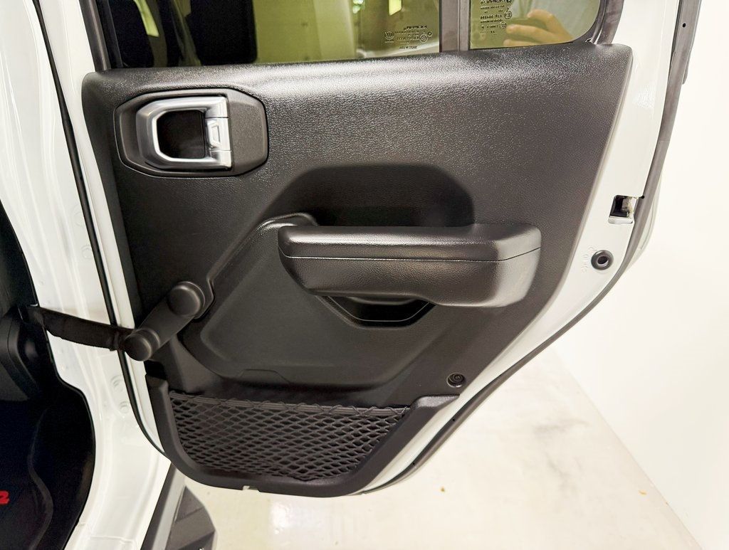 2021 Jeep Gladiator Sport - 22908134 - 39