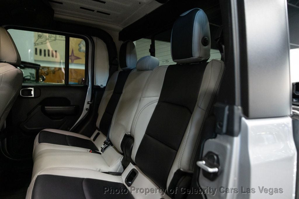 2021 Jeep Gladiator Sport photo 23