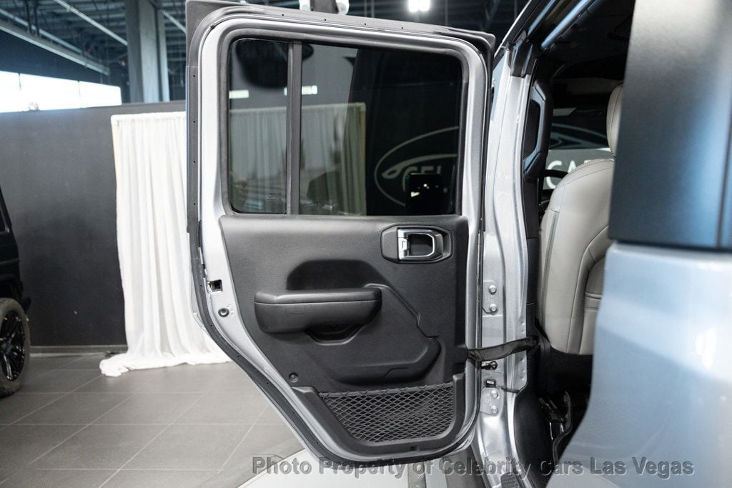 2021 Jeep Gladiator Sport photo 24