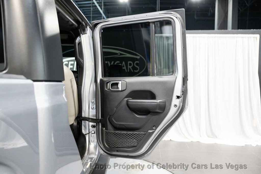 2021 Jeep Gladiator Sport photo 28