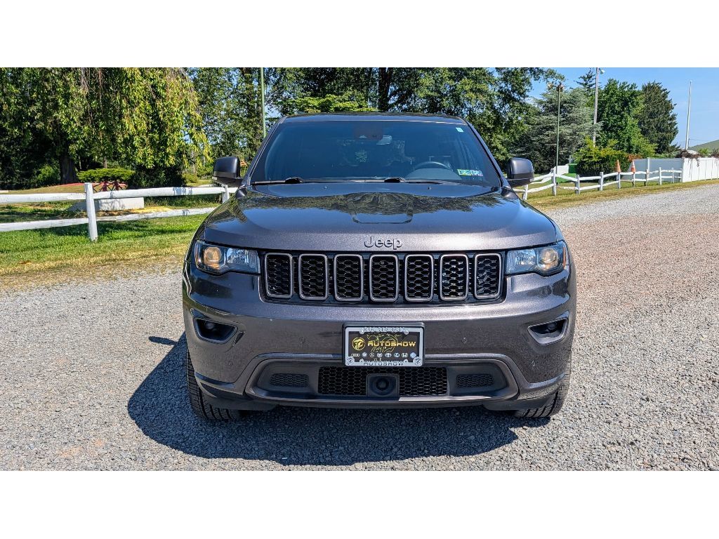 2021 Jeep Grand Cherokee Anniversary Edition photo 2
