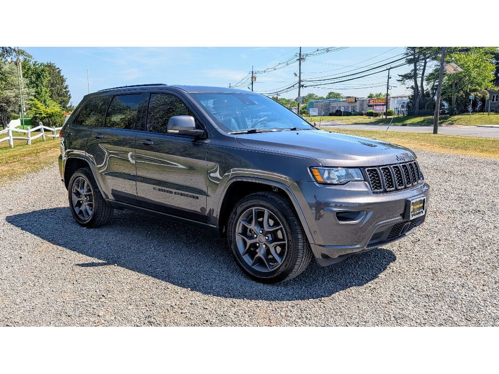 2021 Jeep Grand Cherokee Anniversary Edition photo 3