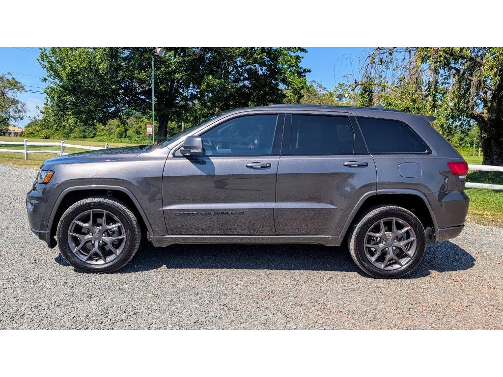 2021 Jeep Grand Cherokee Anniversary Edition photo 4