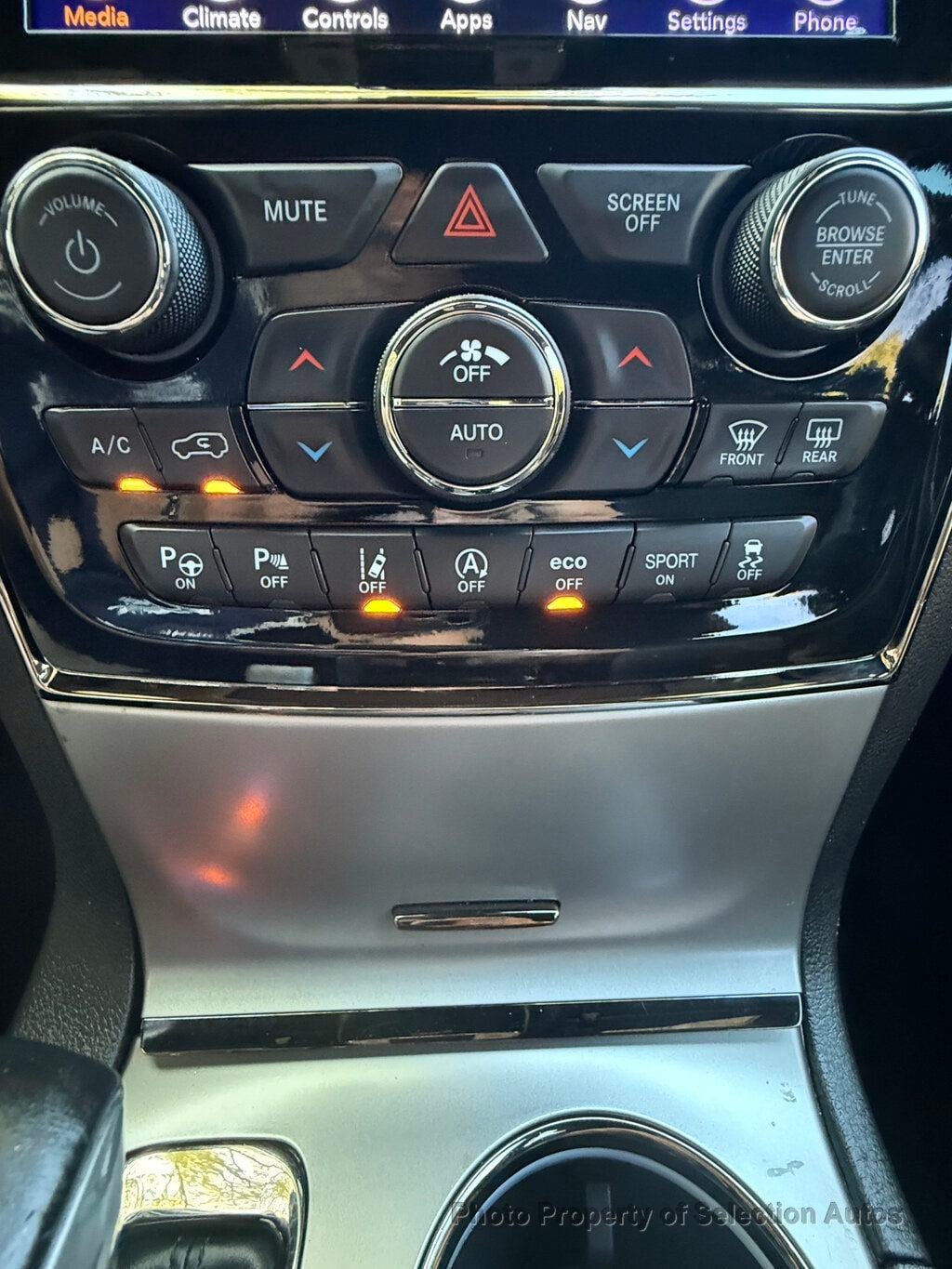 Jeep Grand Cherokee photo 35