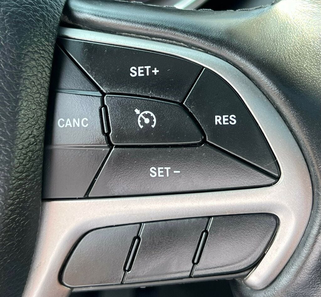 2021 Jeep Grand Cherokee Laredo X photo 12