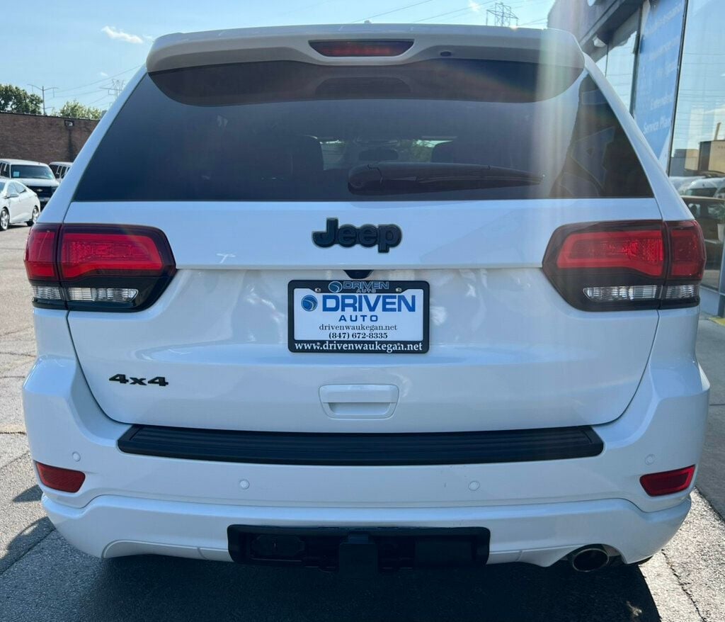2021 Jeep Grand Cherokee Laredo X photo 2