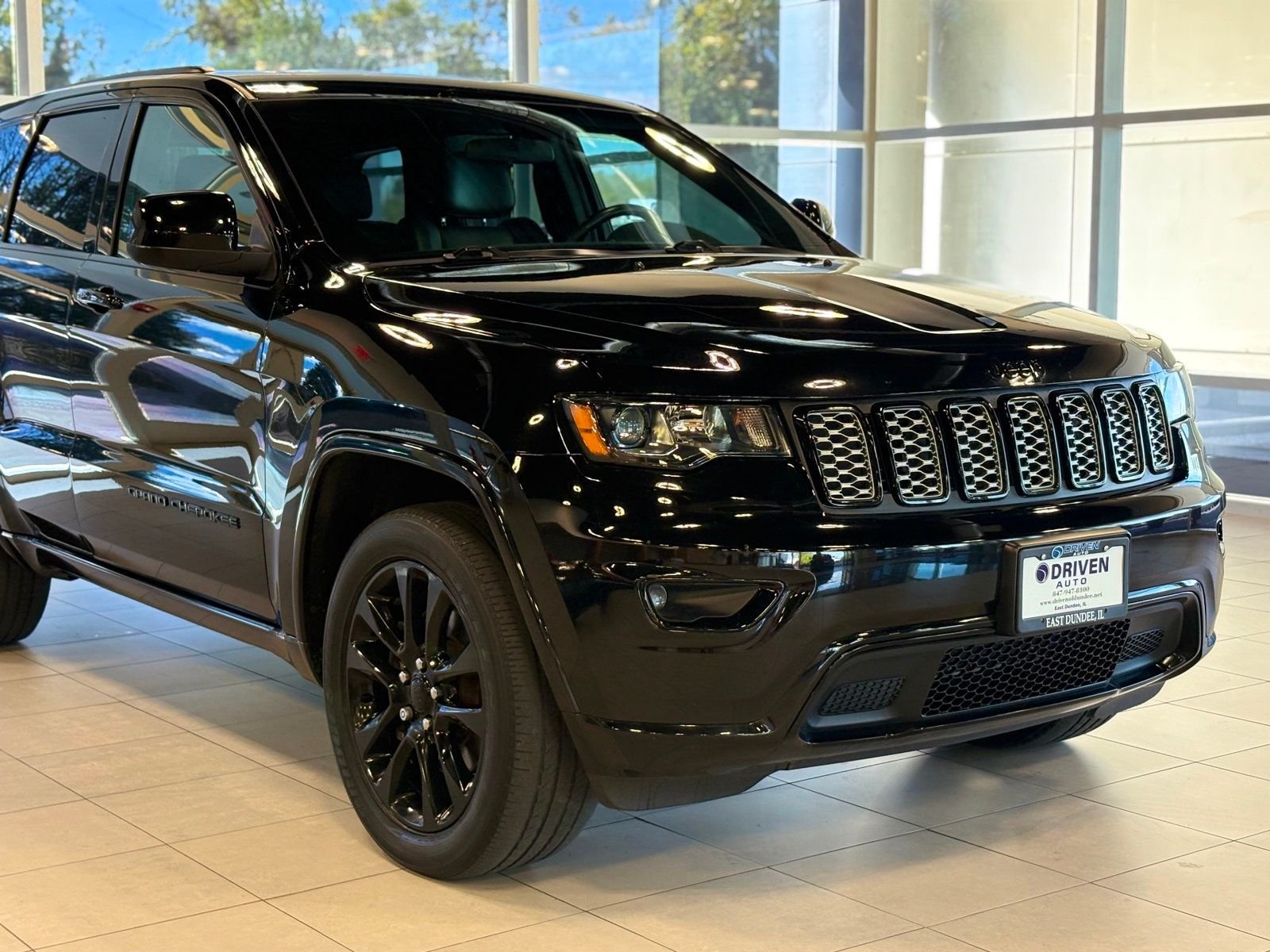 2021 Jeep Grand Cherokee Laredo photo 3