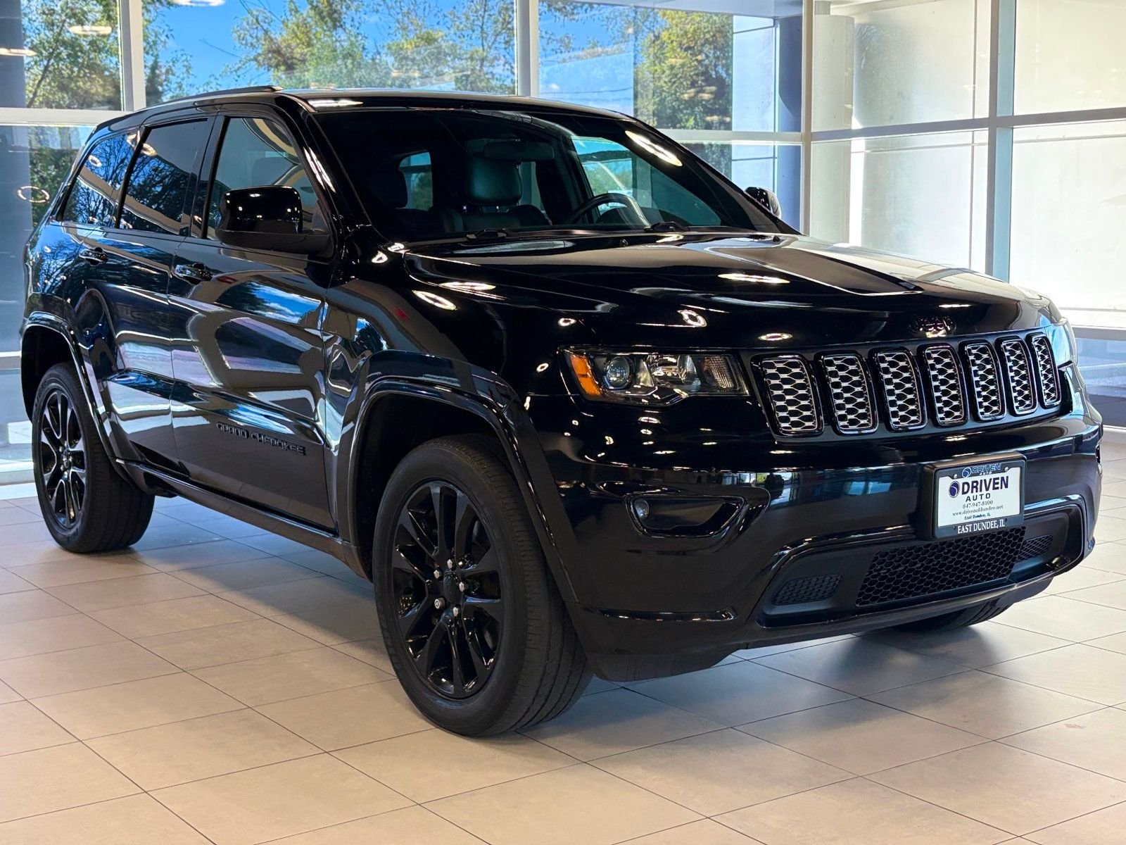 2021 Jeep Grand Cherokee Laredo photo 4