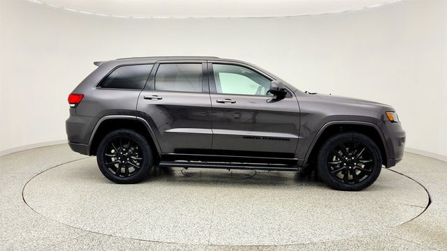 2021 Jeep Grand Cherokee Laredo X 4x4 w/ Trailer-Tow Group IV & Altitude Appearance Pkg - 23024781 - 3