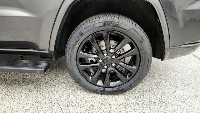 2021 Jeep Grand Cherokee Laredo X 4x4 w/ Trailer-Tow Group IV & Altitude Appearance Pkg - 23024781 - 8