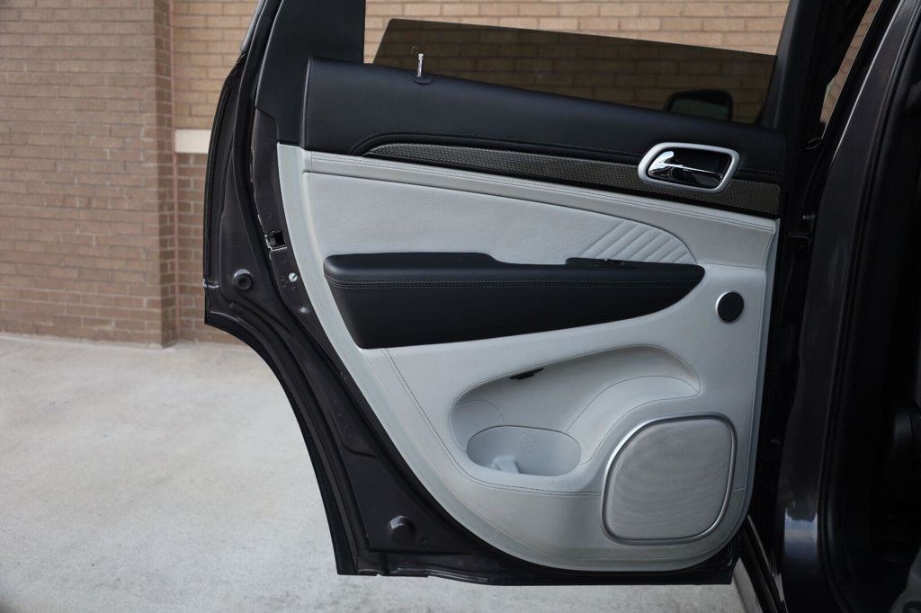 Jeep Grand Cherokee photo 27