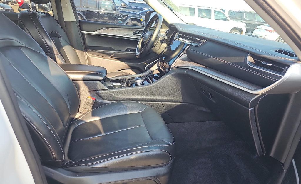 2021 Jeep Grand Cherokee Limited photo 2