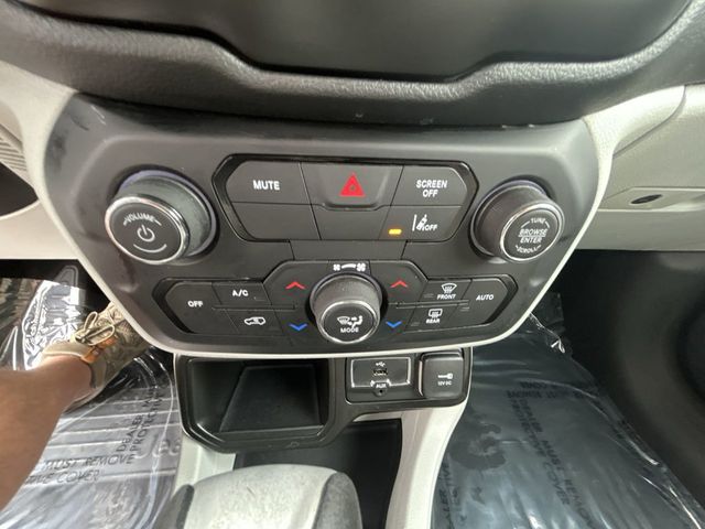 2021 Jeep Renegade Latitude FWD - 22994404 - 18