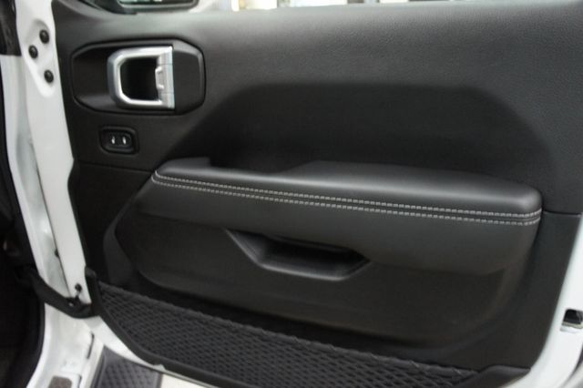 2021 Jeep Wrangler 1-Owner, Sky One Touch Power Top - 22836622 - 44