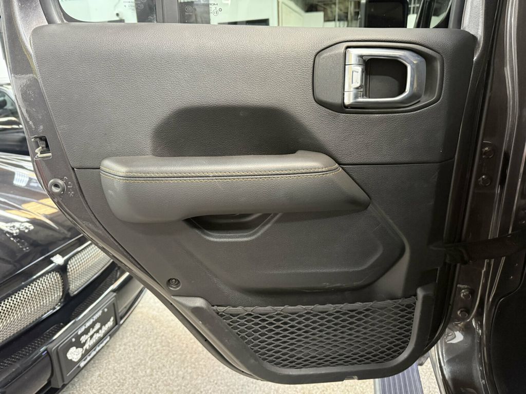 2021 Jeep Wrangler Local Trade/Cold Weather Group/Advanced Safety Group/6''Fox Lift - 23071305 - 34