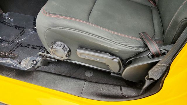 2021 Jeep Wrangler Unlimited Rubicon 4x4 with 3-Piece Hard-Top - 22956999 - 10