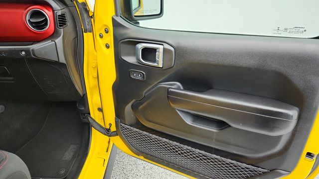 2021 Jeep Wrangler Unlimited Rubicon 4x4 with 3-Piece Hard-Top - 22956999 - 26