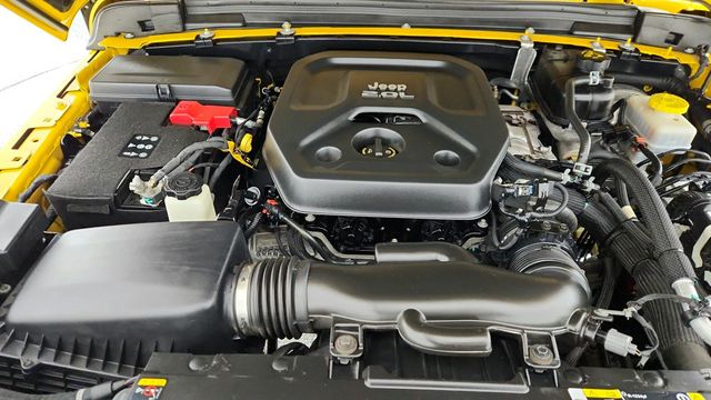 2021 Jeep Wrangler Unlimited Rubicon 4x4 with 3-Piece Hard-Top - 22956999 - 27