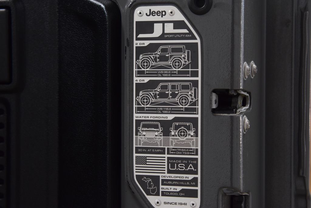 2021 Jeep Wrangler Unlimited Sahara - 23017024 - 22