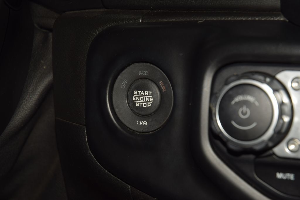 2021 Jeep Wrangler Unlimited Sahara - 23017024 - 28