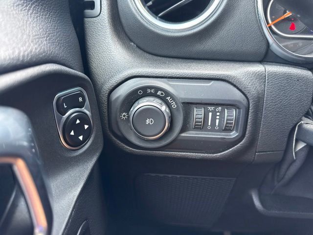 2021 Jeep Wrangler Unlimited Sahara - 23048870 - 18