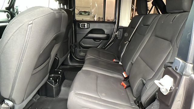 2021 Jeep Wrangler Unlimited Sahara - 22985599 - 19