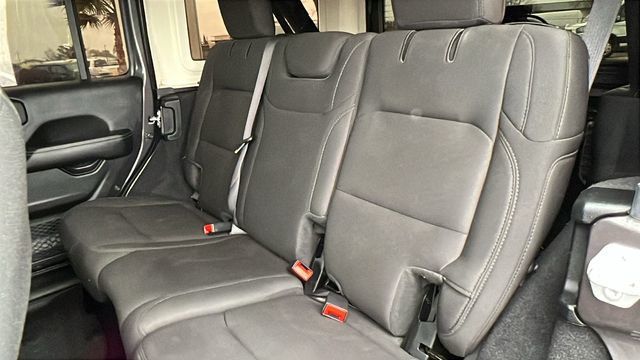 2021 Jeep Wrangler Unlimited Sahara - 22985599 - 20