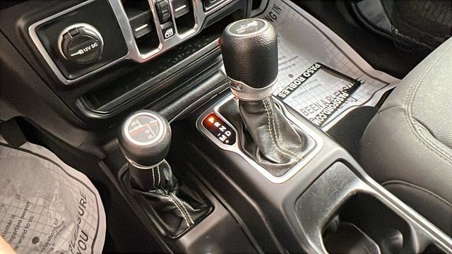 2021 Jeep Wrangler Unlimited Sahara - 22985599 - 26