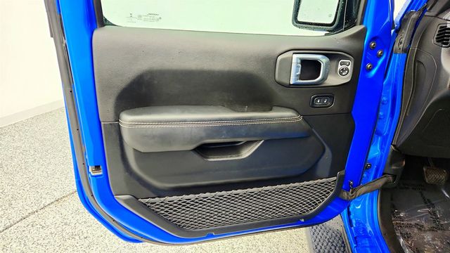 2021 Jeep Wrangler Unlimited Sahara 4x4 with Sky One-Touch Power Top - 22961919 - 9