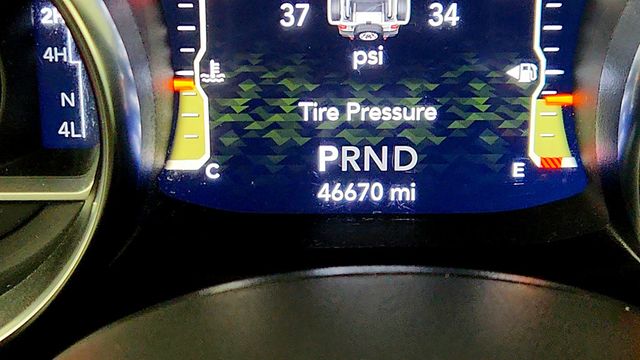 2021 Jeep Wrangler Unlimited Sahara 4x4 with Sky One-Touch Power Top - 22961919 - 14