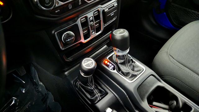 2021 Jeep Wrangler Unlimited Sahara 4x4 with Sky One-Touch Power Top - 22961919 - 15