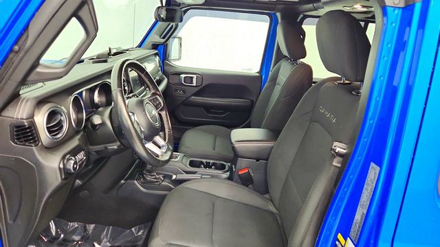 2021 Jeep Wrangler Unlimited Sahara 4x4 with Sky One-Touch Power Top - 22961919 - 19