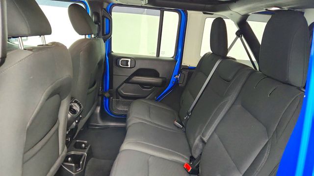 2021 Jeep Wrangler Unlimited Sahara 4x4 with Sky One-Touch Power Top - 22961919 - 20