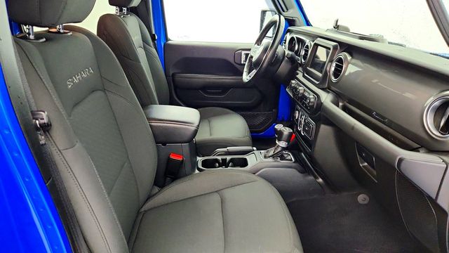 2021 Jeep Wrangler Unlimited Sahara 4x4 with Sky One-Touch Power Top - 22961919 - 23