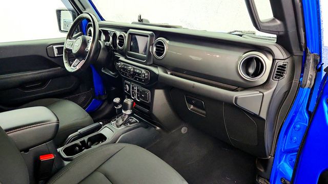 2021 Jeep Wrangler Unlimited Sahara 4x4 with Sky One-Touch Power Top - 22961919 - 24