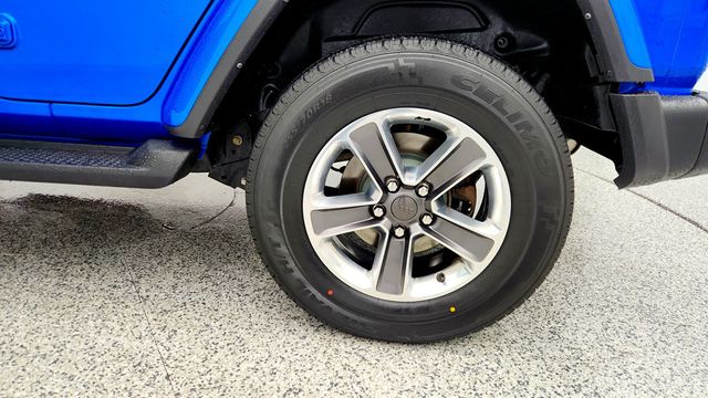 2021 Jeep Wrangler Unlimited Sahara 4x4 with Sky One-Touch Power Top - 22961919 - 8