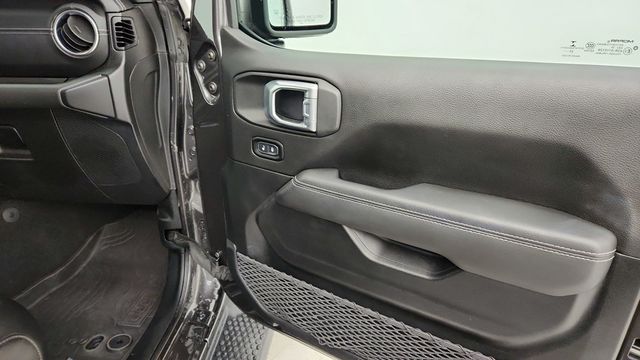 2021 Jeep Wrangler Unlimited Sahara 4x4 w/ Sky One-Touch Power-Top & 4C Navigation - 22951230 - 25